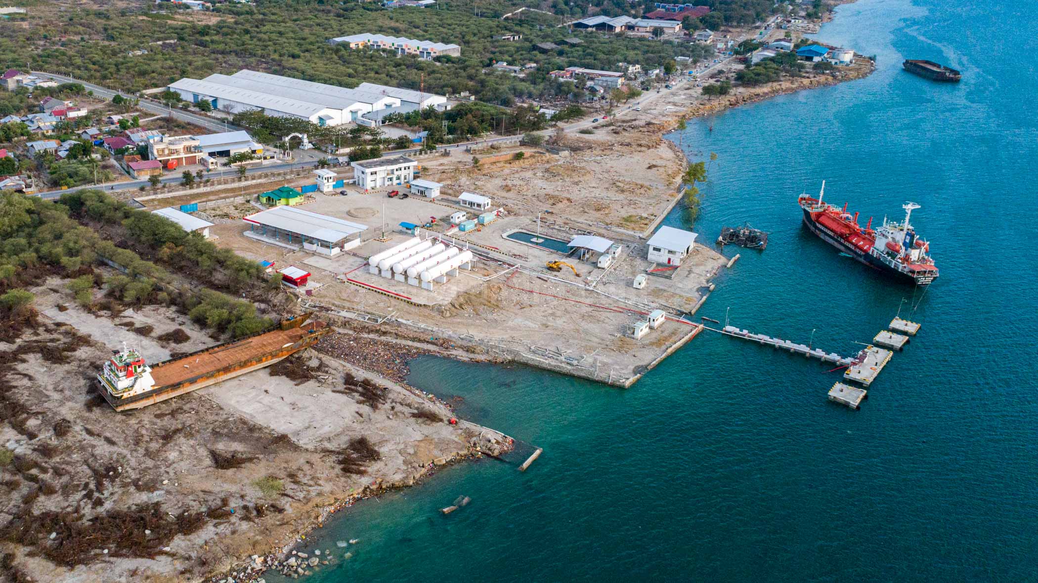 The power tsunami curents could left big vessel to onshore